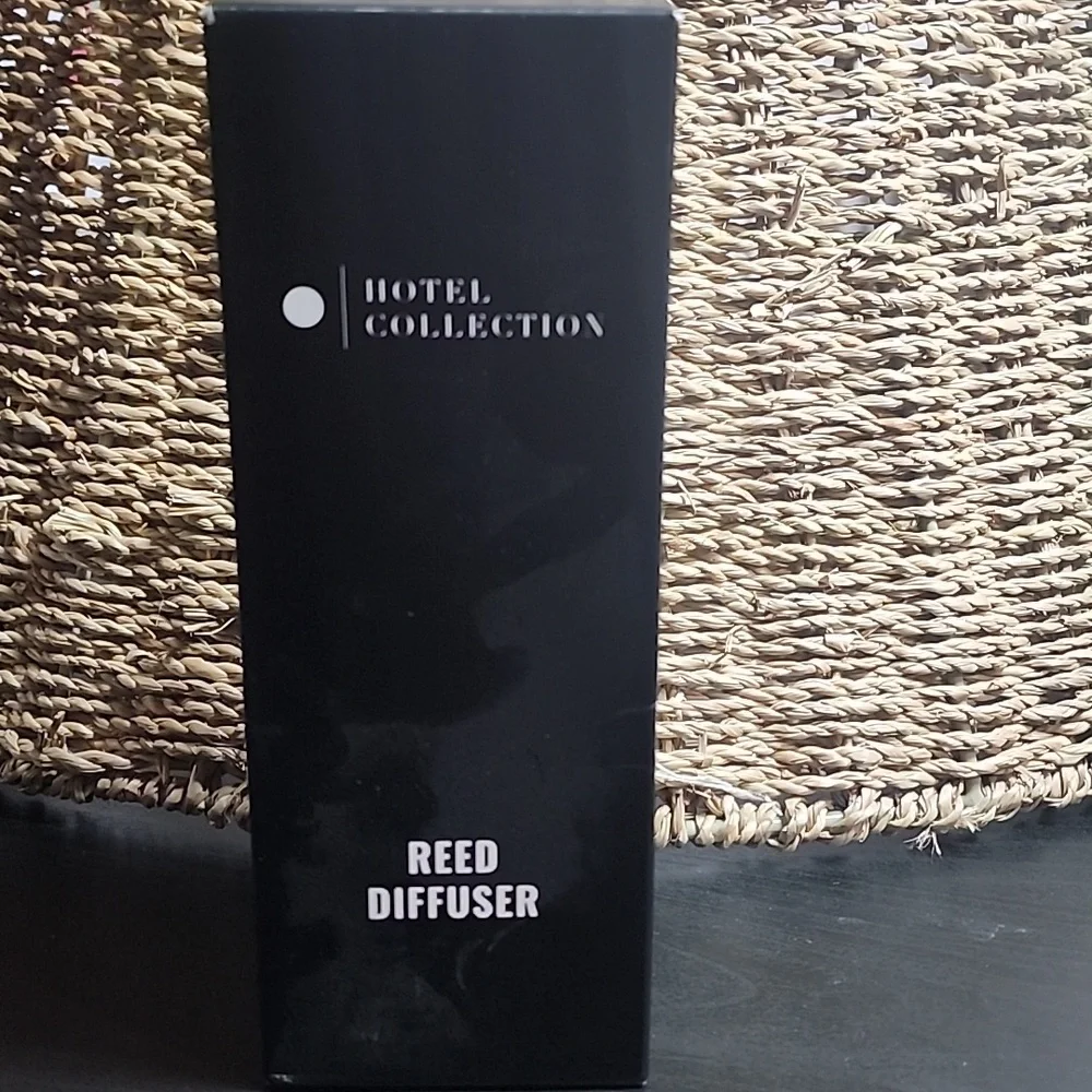 NIB Hotel Collection Warm Cinnamon Apple Reed Diffuser - Black